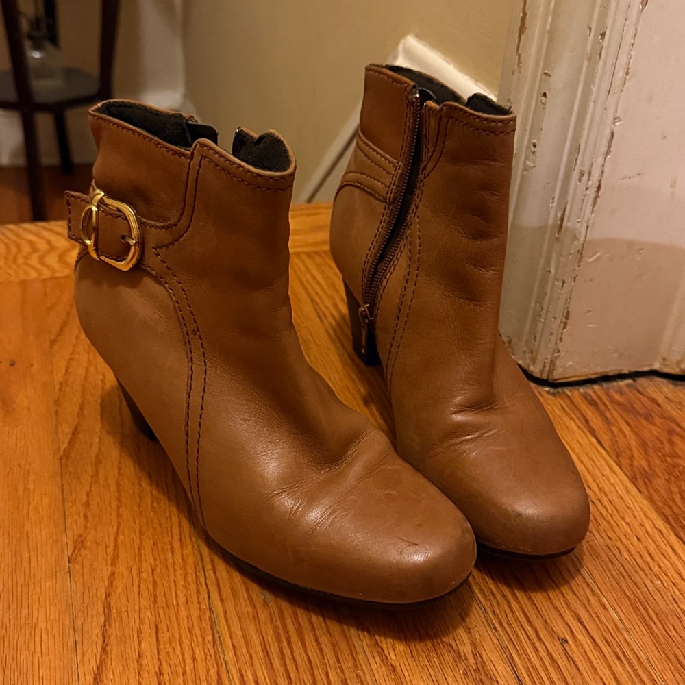 Clarks Sapphire Vesta Tan Boots Size 7
